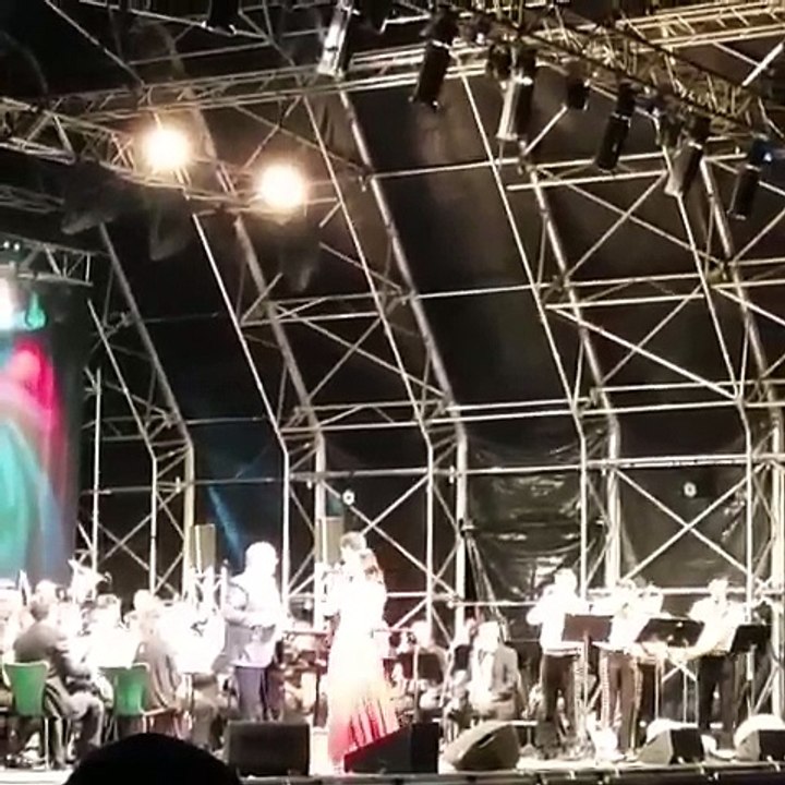 Nuria Fergó en Barakaldo en el concierto de su gira "México Lindo Sinfónico"