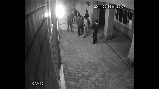 Ce boxeur met KO 2 gars en 2 coups de poing... efficace