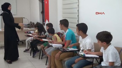 Suriyeli Reem, Türk Çocuklarına Arapça Öğretiyor