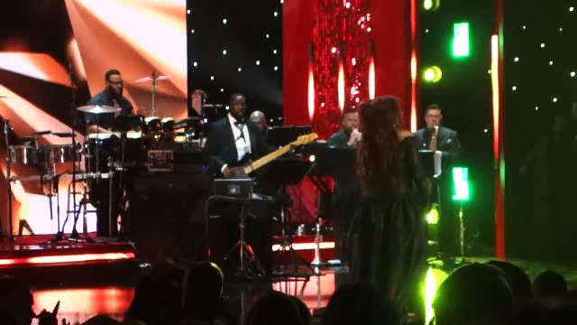 Chaka Khan Patti LaBelle & Cast Divas Holiday Finale 2016