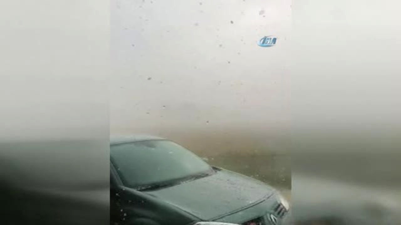 Yumurta Büyüklüğünde Yağan Dolu, Aracın Camını Kırdı