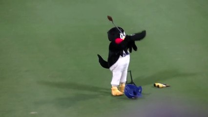 甲子園でもお構い無し！トラッキーにワナを仕掛けるつば九郎