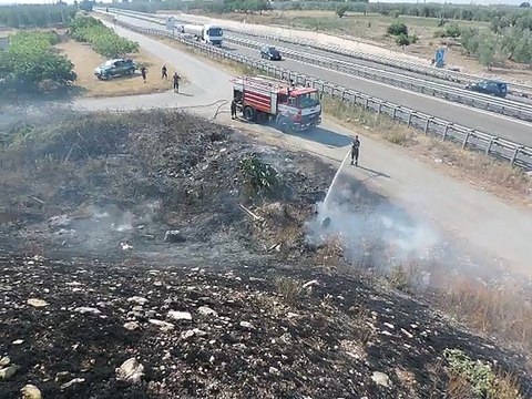 Incendio a Trani: bruciano anche rifiuti speciali cancerogeni gettati abusivamente