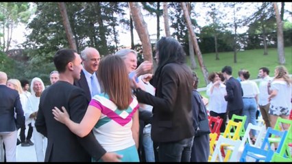 La madre de David Delfín recoge el premio de su hijo