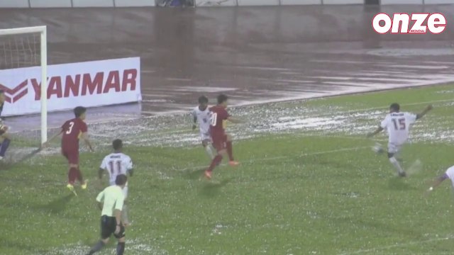 Insolite : Quand la pelouse ne veut pas que tu marques