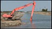 Ora News - Fier, pastrohet kanali kullues pranë hidrovorit të Darzezës