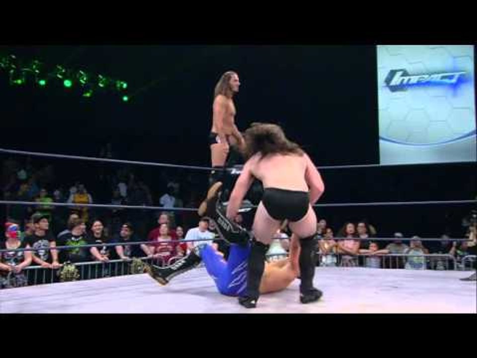 Andrew Everett Makes a Huge Splash in the X Division!