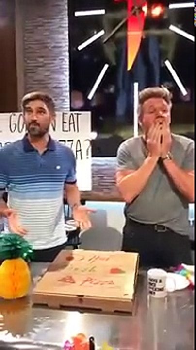 Gordon Ramsay Eats Pineapple Pizza!!!