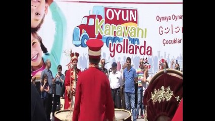 Ümraniye Belediyesi doğudaki çocuklara oyun tırı gönderdi