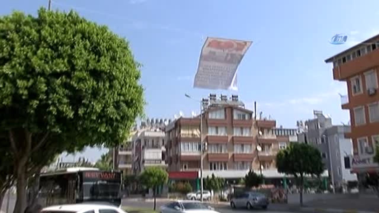 Cumhurbaşkanı Aşkı Pankart Astırdı, Polis Alarma Geçti
