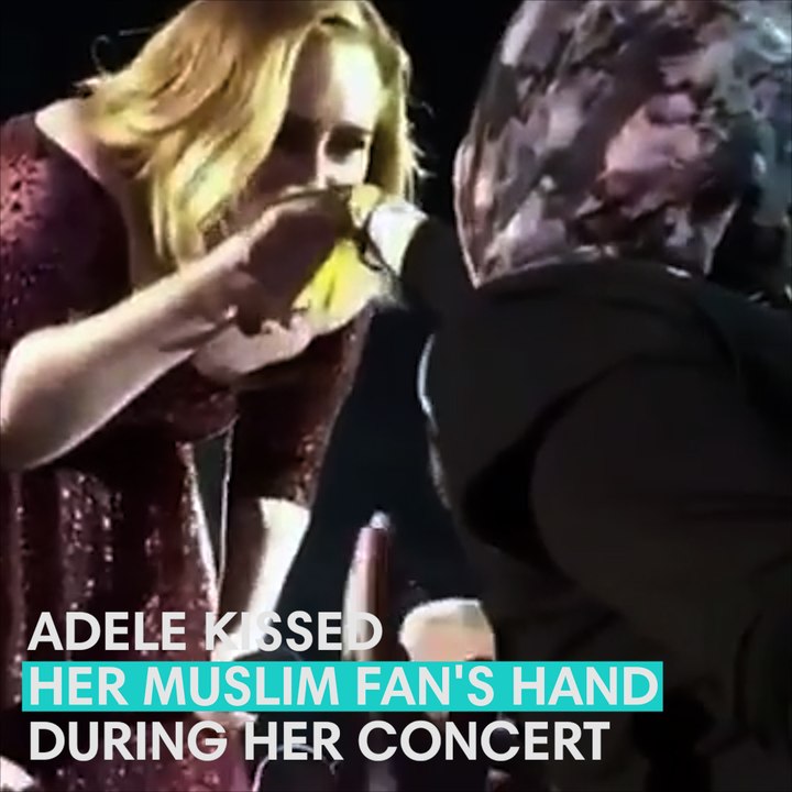 Adele Kissed a Muslim Girl's Hand During her Co...