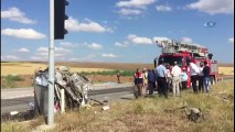 Çorum'da Otobüs İle Otomobil Çarpıştı: 3 Ölü, Çok Sayıda Yaralı Var