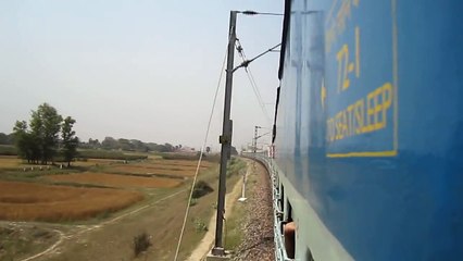 [HD] Vaishali Express bringing a dust storm at Awatarnagar Station