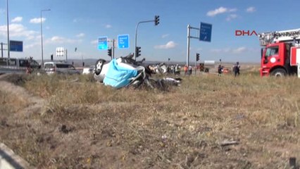 Çorum'da Tur Otobüsü Ile Otomobil Çarpıştı: 3 Ölü, 26 Yaralı