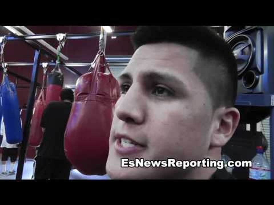 Pelos Garcia Kelly Pavlik Has Fast Hands