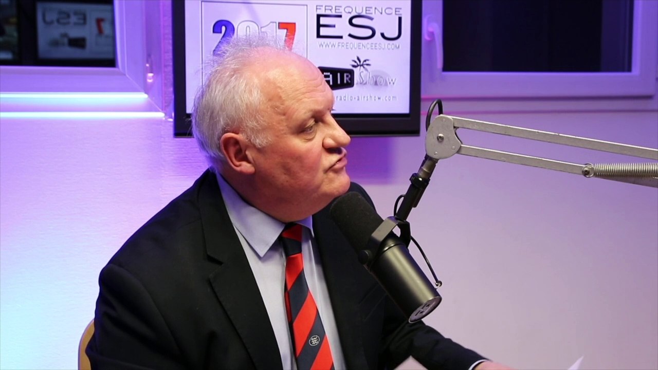 Asselineau révèle le programme de Macron