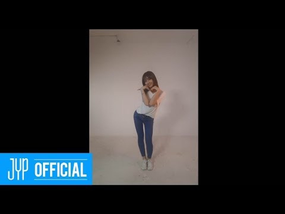 MOMO "SIGNAL" DANCE VIDEO