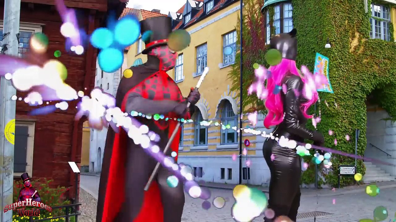 Spiderman & Frozen Elsa vs Red Queen Of Hearts & Magician using VOODOO DOLL magic over FRO