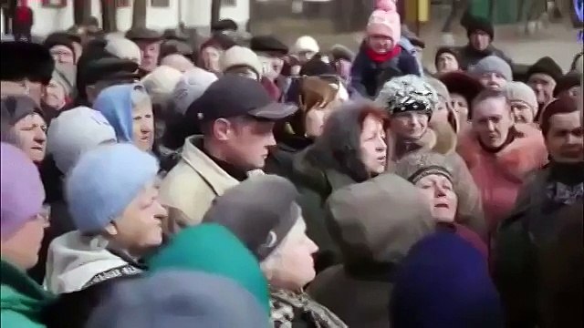 Наглядный пример: Что будет если долго кричать Россия - Россия! ? Кировск, голодная давка.