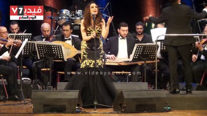 أنغام تغنى "واحدة كاملة" لايف