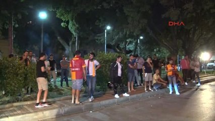 Galatasaray Taraftarı Florya'da