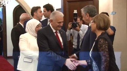 - KKTC Cumhurbaşkanı Akıncı, Eşi ile Resepsiyon Verdi