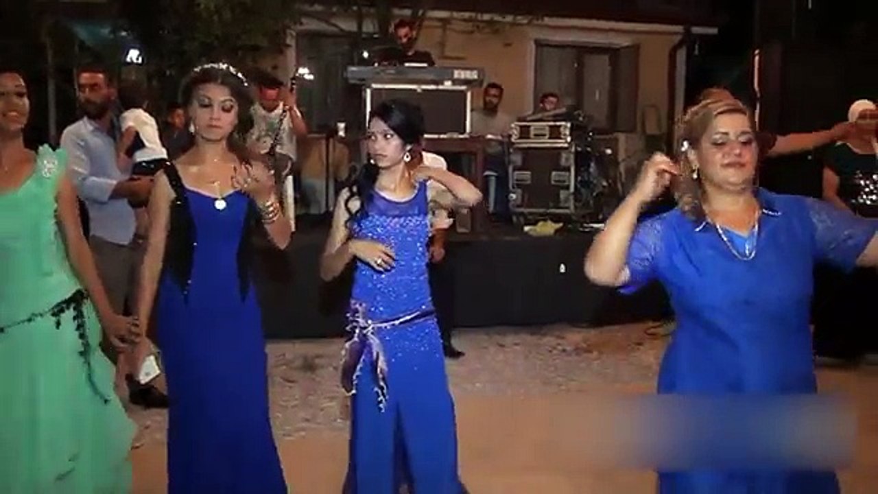 ‫عرس مهول بالرقص على أنغام القصبة‬