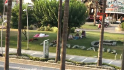 Muğla - Marmaris'te Vatandaşlar Parklarda Sabahladı