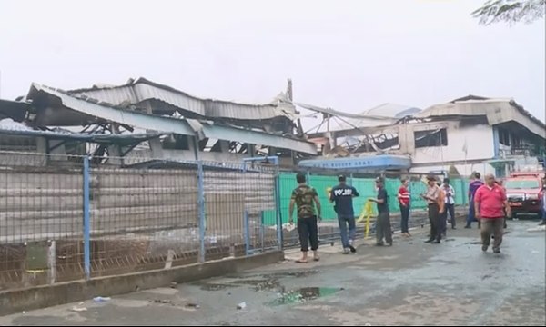 Pemadam Kebakaran Berhasil Padamkan Api di Pabrik Garmen