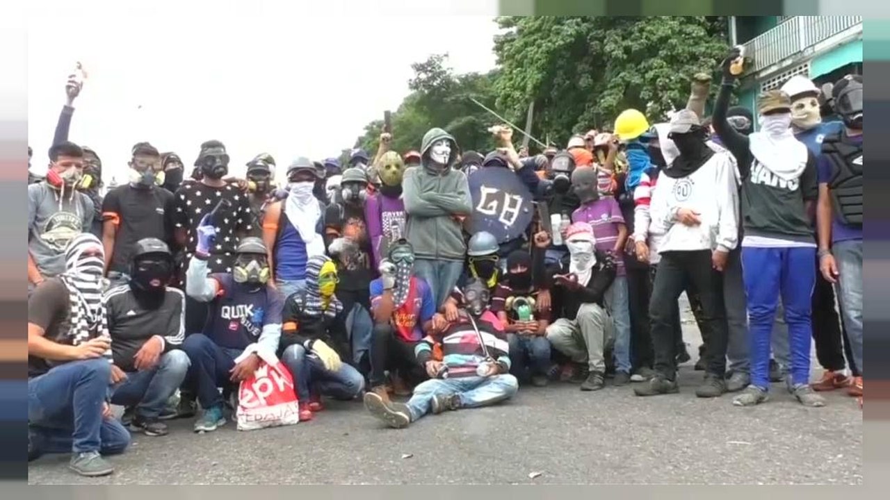 Dos muertos y varios centenares de detenidos durante la jornada de huelga general en Venezuela