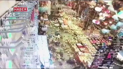 Deprem anı güvenlik kamerasında