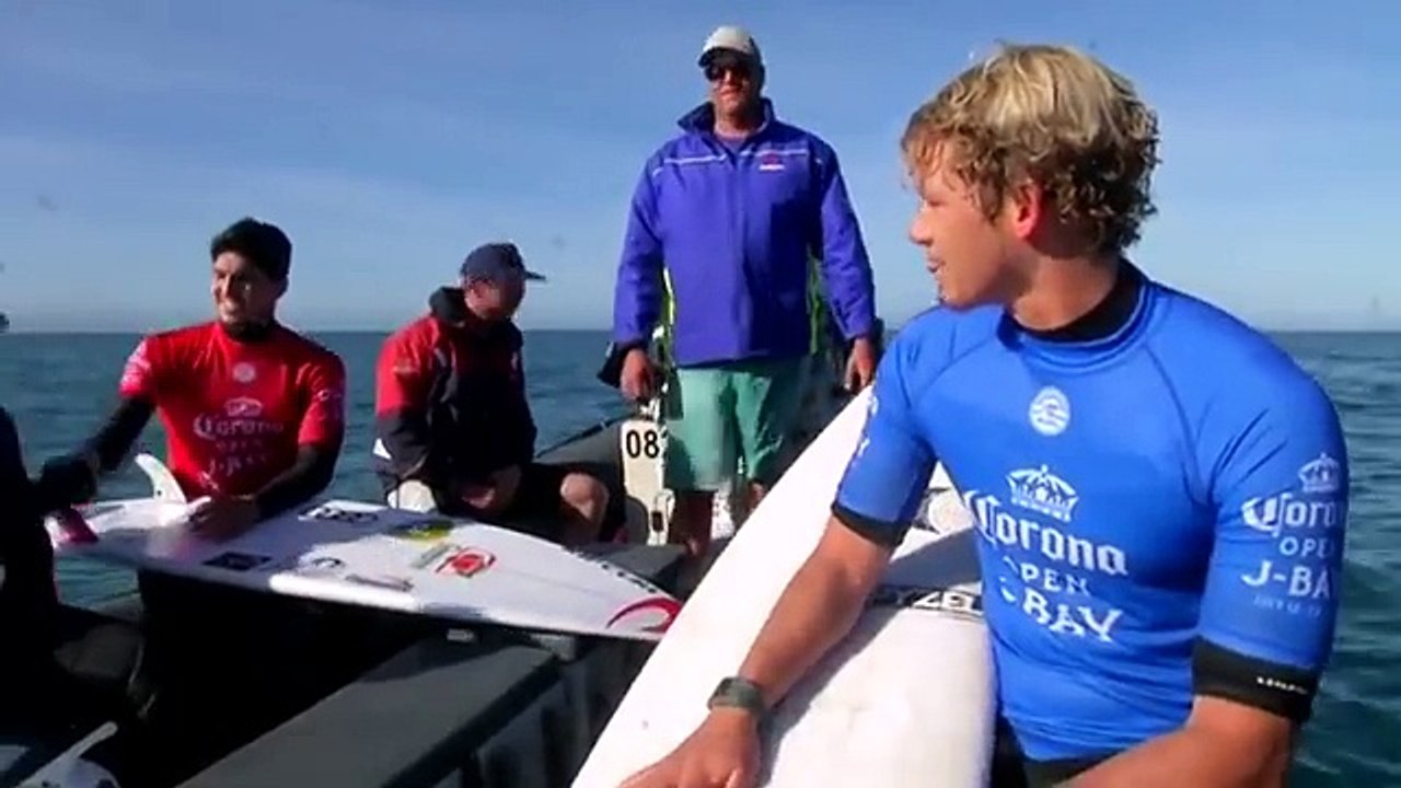 Un requin s'invite lors de la World Surf League à Jeffrey's Bay.