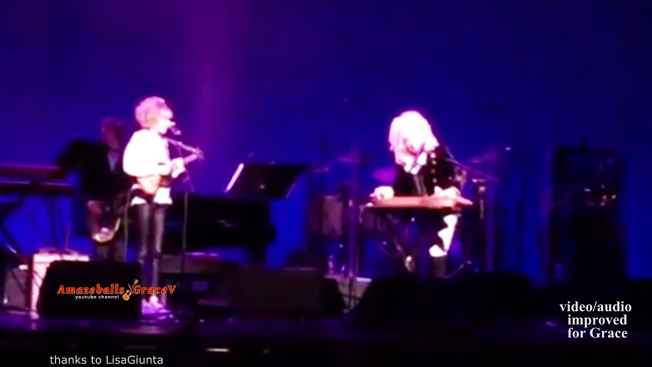 Grace VanderWaal True Colors Duet with Cyndi Lauper (improved audio) Beacon Theater Dec 3,