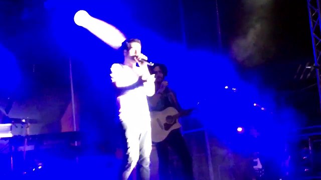 Linkin Park : Amir rend hommage à Chester Bennington et interprète Numb