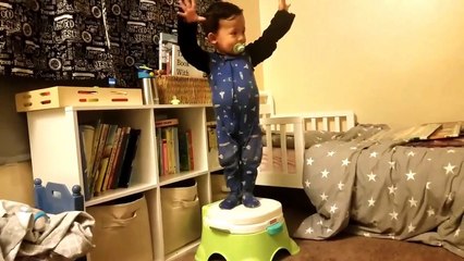 Ce petit est un futur cascadeur !