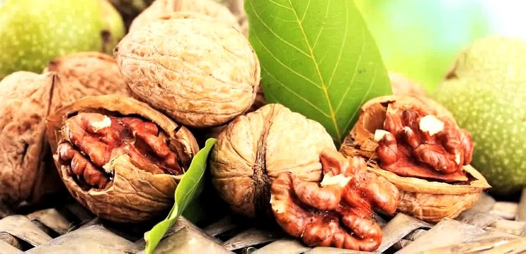 Benefits of Eating Walnuts, Akhrot Ke Fayade