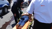 Erzican Yolcu Minibüsü Otomobil Ile Çarpıştı 17 Yaralı