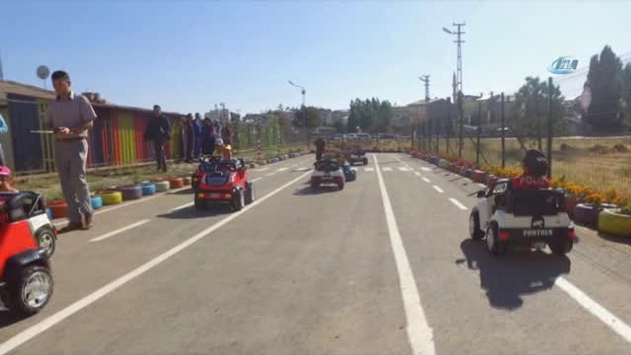Sevgi Evlerinde Kalan Çocuklara Eğlenceli Trafik Eğitimi