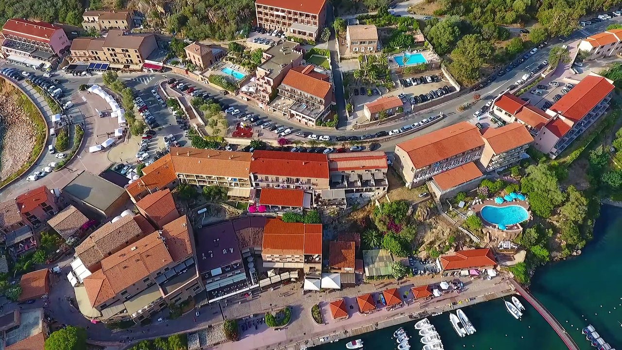 VIDEO. Corsica Giru : Porto, village de charme, au pied des Calanques de Piana