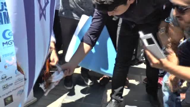 Kayseri'de İsrail'e Kudüs Tepkisinde İsrail Bayrağı Yaktılar