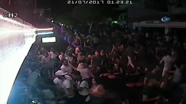 Bodrum'da Deprem Sırasında Kaçarken Birbirlerini Ezdiler... Deprem Anı Kamerada