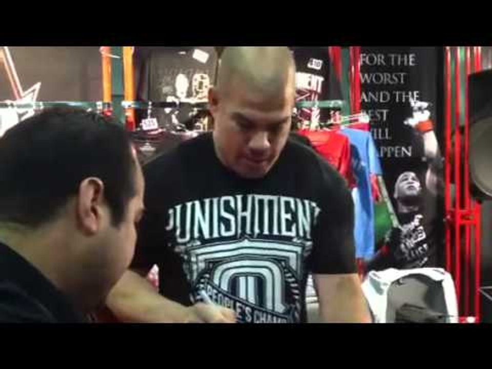 Tito Ortiz with fans