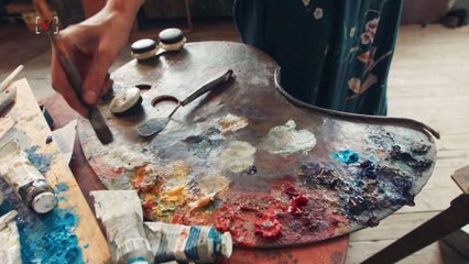 Woman Questioned By Police For Reading Syrian Art Book on a Plane