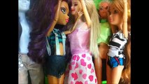 Frozens Elsa and Anna Get Beat TF Up At Monster High (rated pg13)