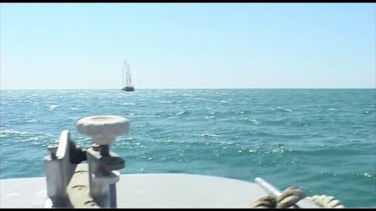 MBYTET ADOLESHENTJA RUSE NE PLAZHIN E KSAMILIT, VAJZA DYSHOHET SE U GODIT NGA NJE MOTORR UJI LAJM