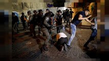 شاهد: الشرطة الإسرائيلية تعتدي على شاب وهو يصلي بشوارع القدس