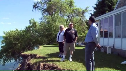 下载视频: Residents Nervous as Lake Michigan Bluff Erosion Moves Closer to Homes