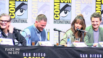 Halle Berry Chugs A PINT OF WHISKEY At The Kingsman The Golden Circle Comic Con Panel