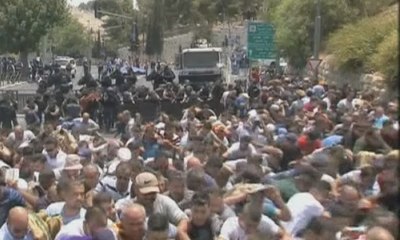 Warga Palestina Bentrok dengan Pasukan Israel