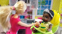 Niñera el Delaware por un hola hola solamente ella el el barbie bebé princesa tiana bebe cena puré cocina barbie